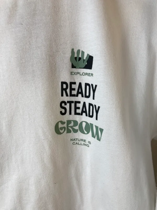 Remera blanca estampada bas