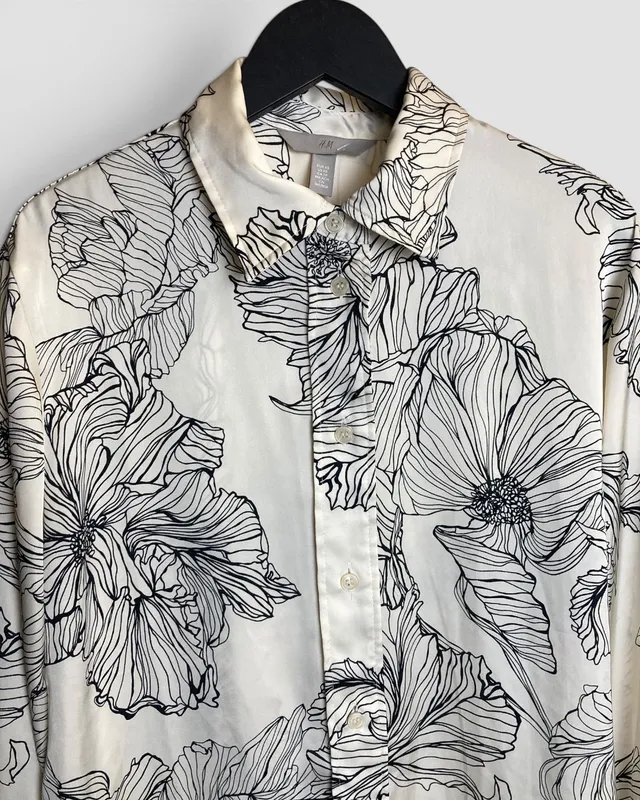 Camisa cruda satinada c/flores h&m