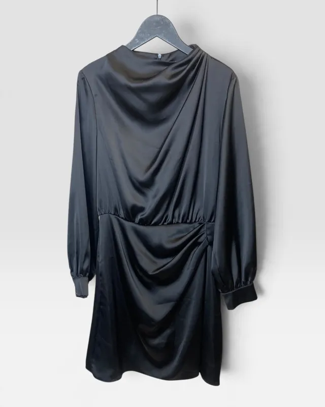 Vestido negro saten zara