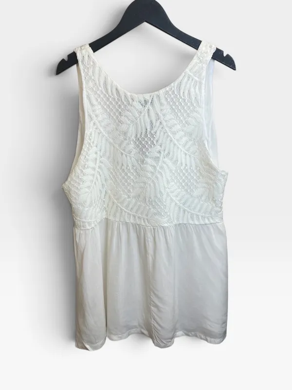 Blusa blanca c/encaje zulas