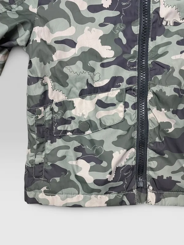 Campera impermeable camuflada poim