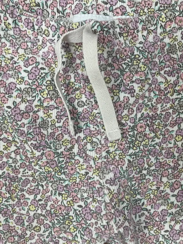 Calza larga floreada zara