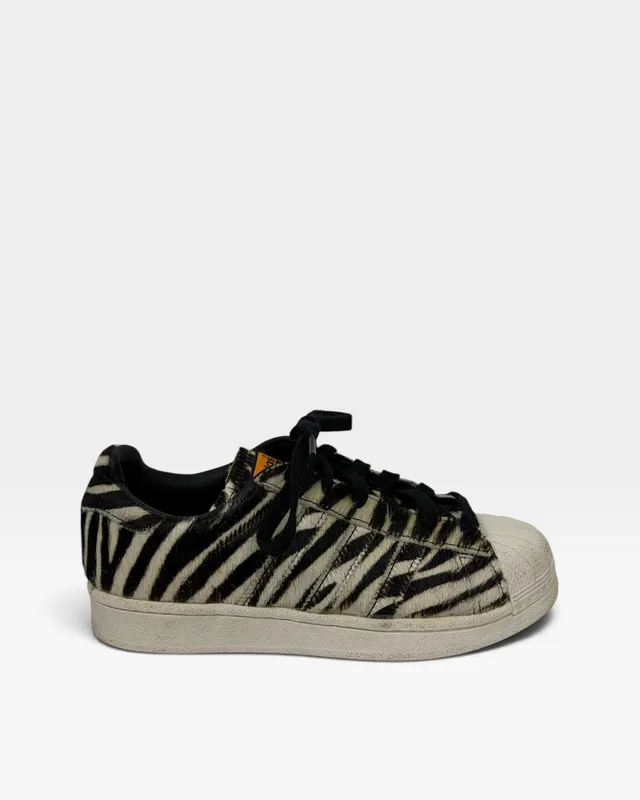 Zapatillas superstar out loud cebra adidas