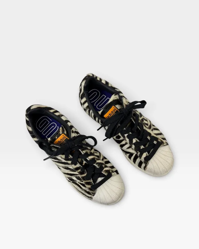 Zapatillas superstar out loud cebra adidas