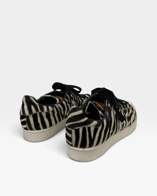 Zapatillas superstar out loud cebra adidas