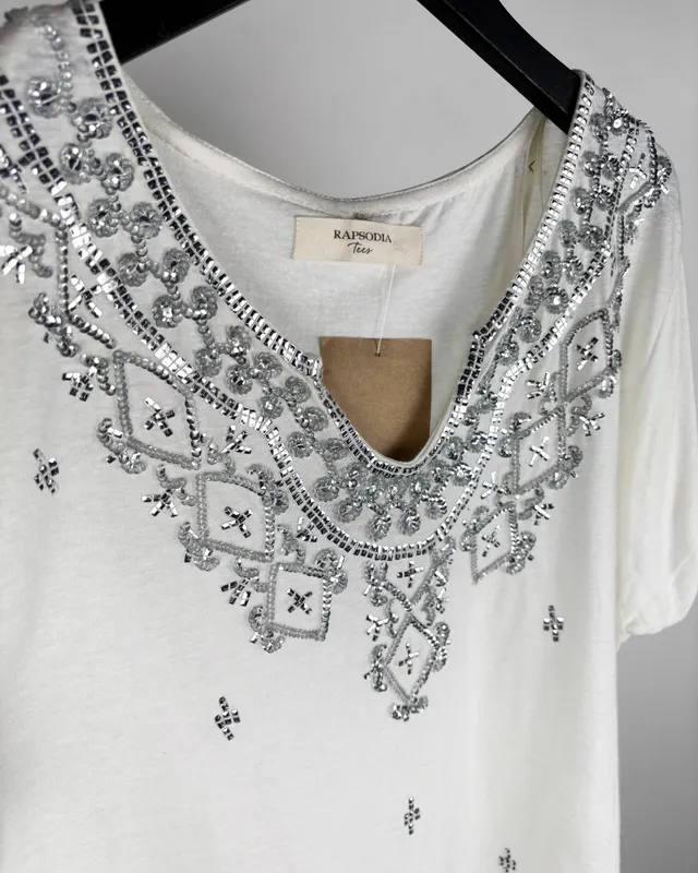 Remera bordada rapsodia