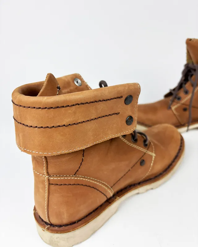 Botas tipo borcego cuero cat