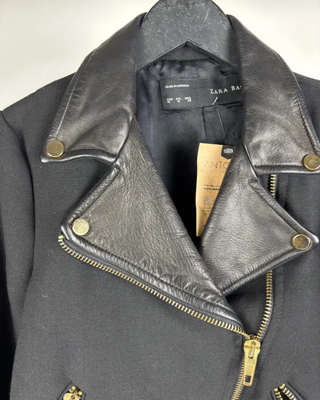 Campera negra con cuero zara