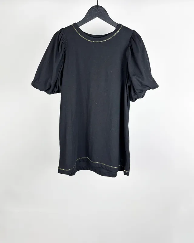 Remera negra rapsodia