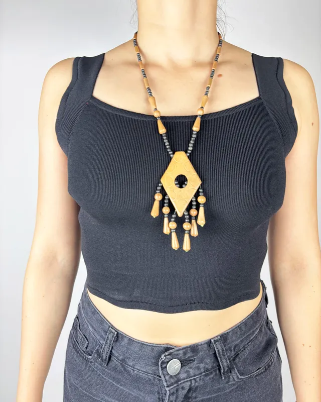 Collar madera con dije