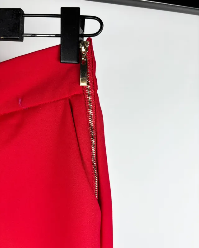 Pantalon rojo c/cadena serpil