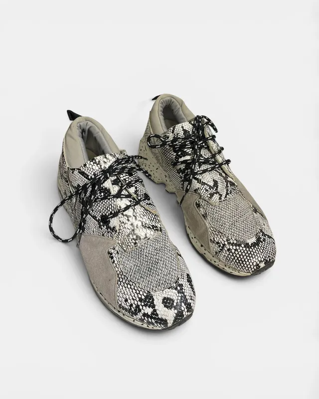 Championes tejido y eco cuero reptil suela blanca — La Sheelah