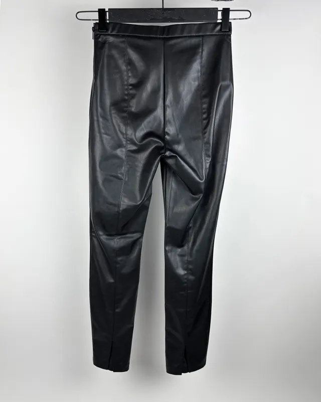 Pantalon cuerina zara