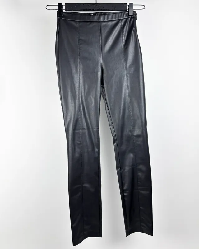 Pantalon cuerina zara