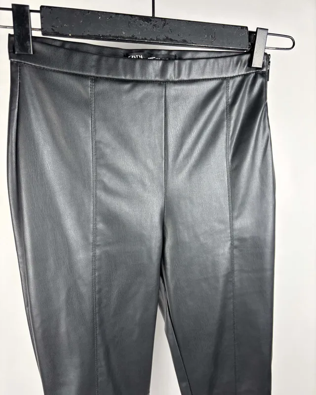 Pantalon cuerina zara