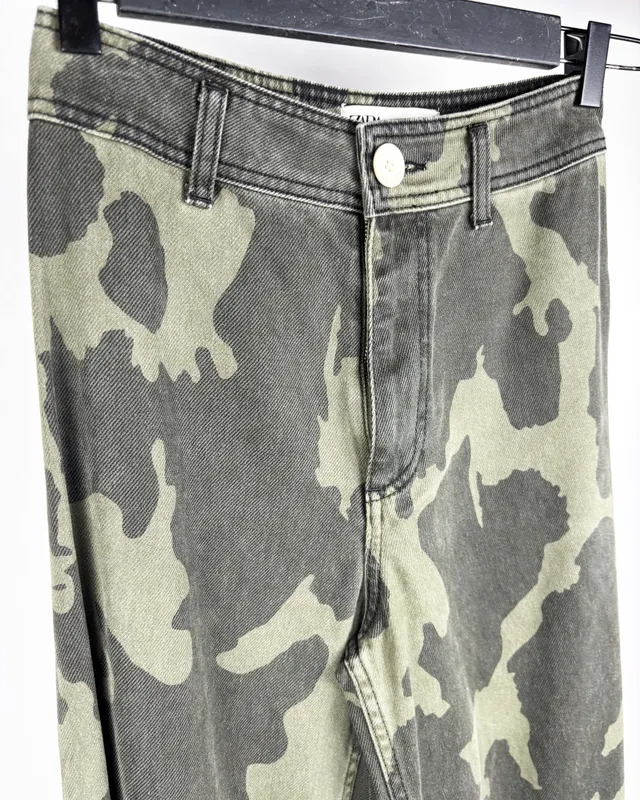 Pantalon camuflado zara