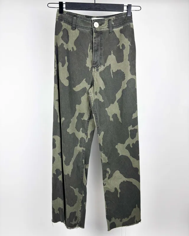 Pantalon camuflado zara
