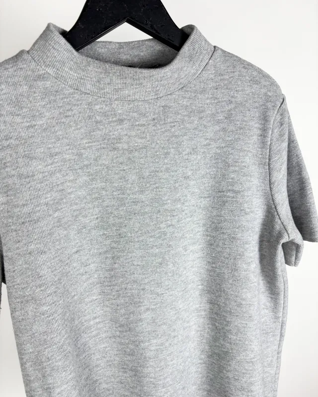 Remera gris zara