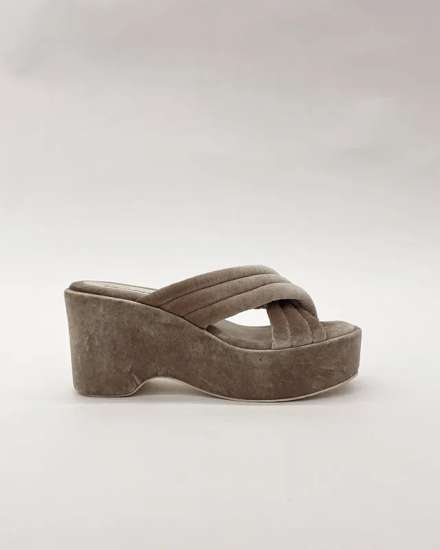 Sandalia plataforma jeffrey campbell