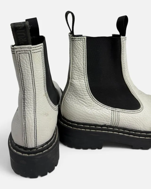 Botas blancas prune
