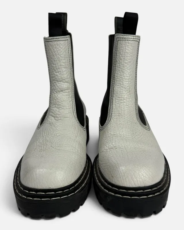 Botas blancas prune