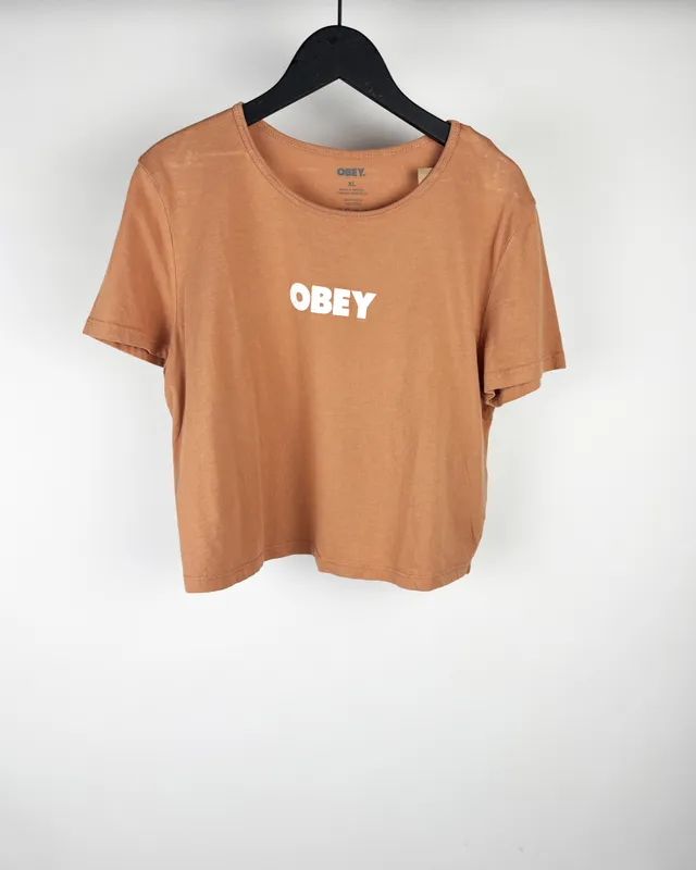Remera marron obey