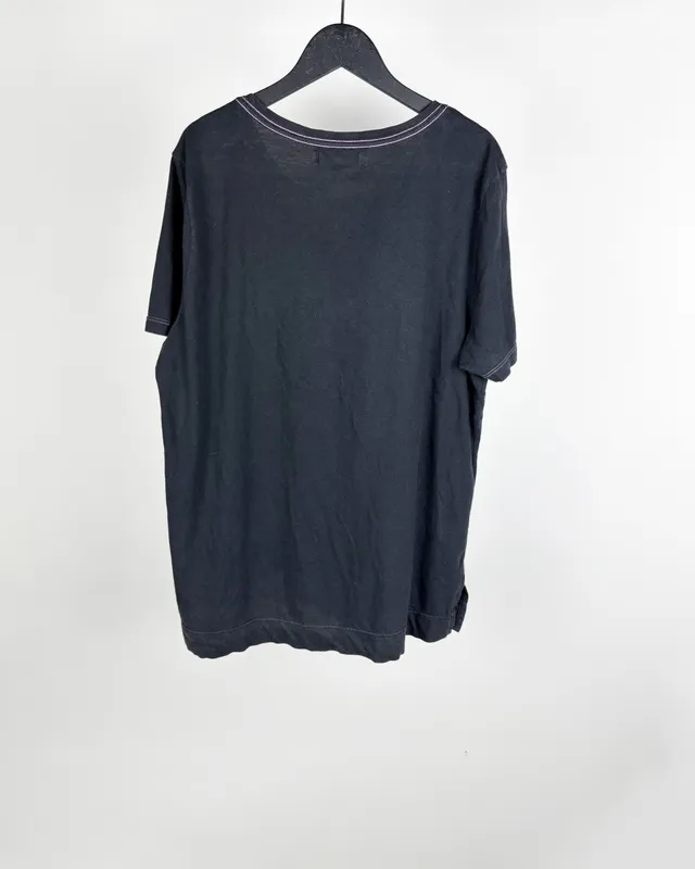 Remera negra estampada rapsodia