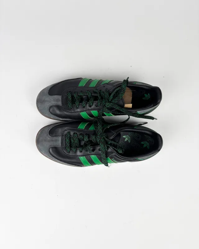 Cgampiones negros y verde samba adidas