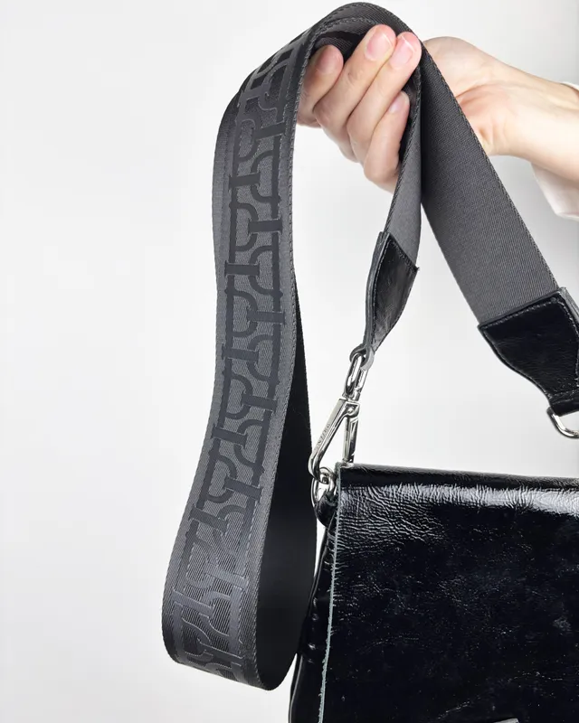 Cartera negra bandolera prune