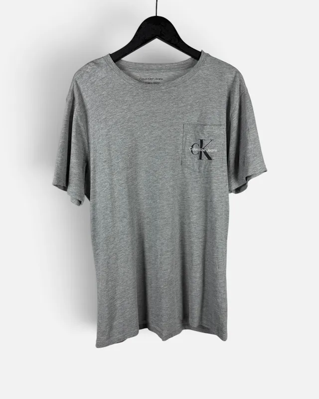 Remera gris calvin klein
