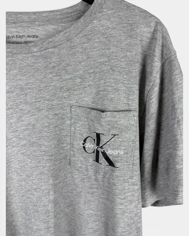 Remera gris calvin klein