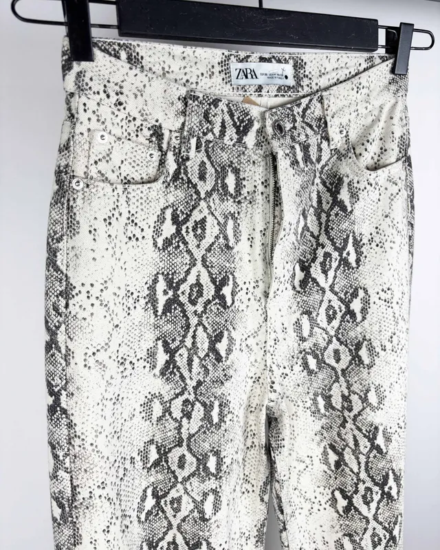 Pantalon ancho animal print zara