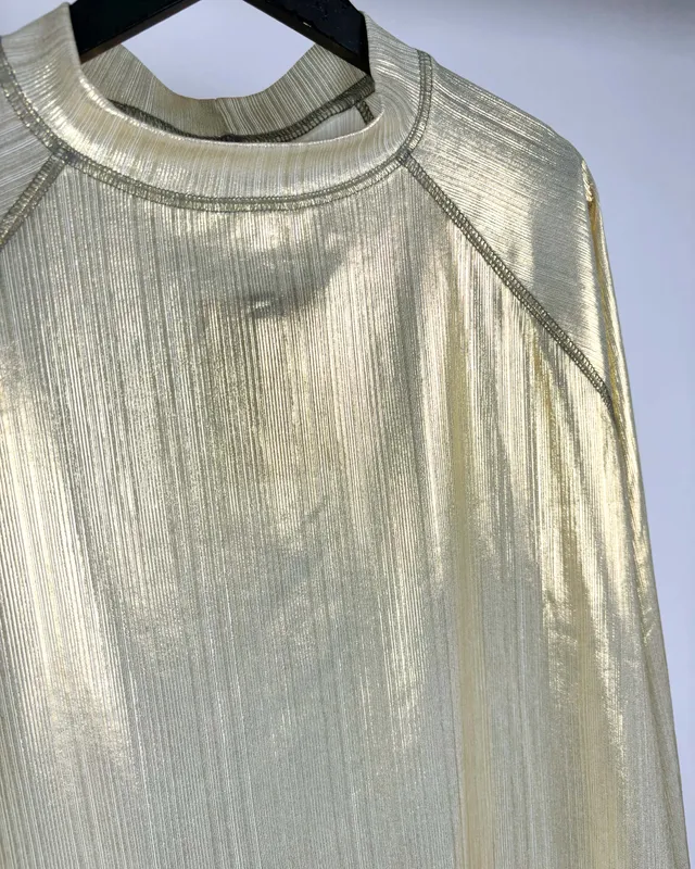 Remera dorada limite