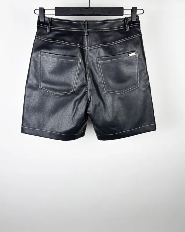 Short de cuerina rotunda