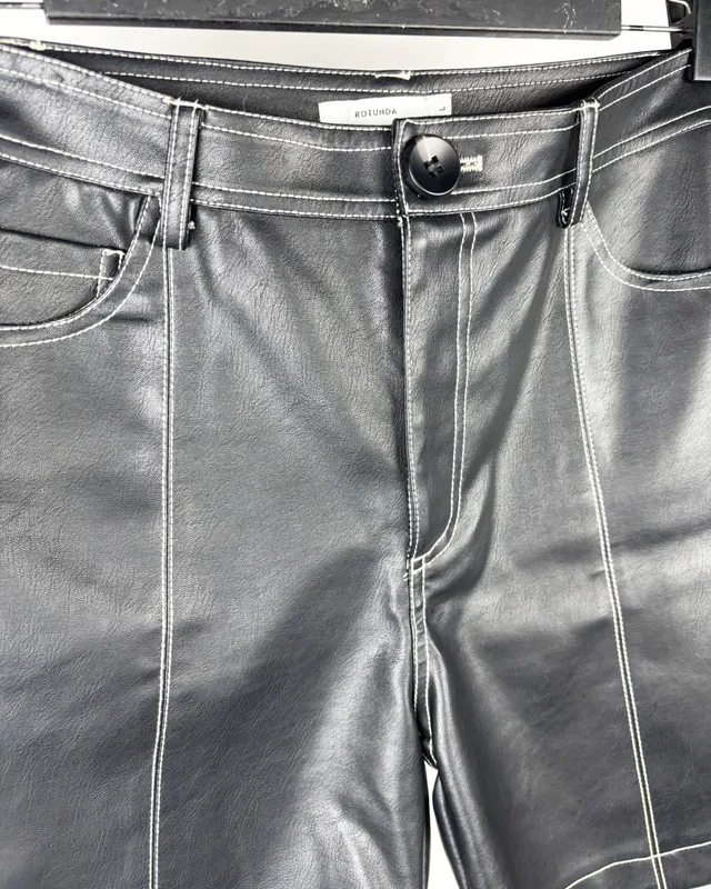 Short de cuerina rotunda