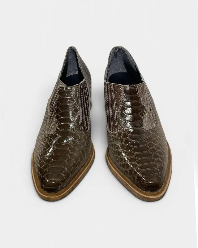 Zapatos punta fina croco cuero