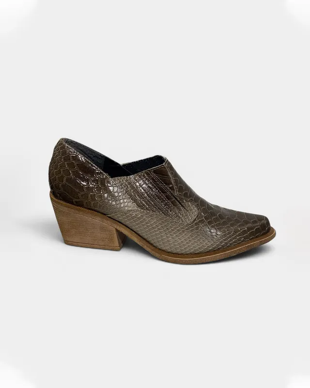 Zapatos punta fina croco cuero