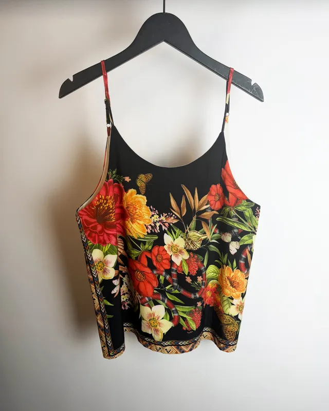 Musculosa estampada mais um
