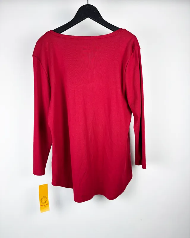 Remera negra con volado zara