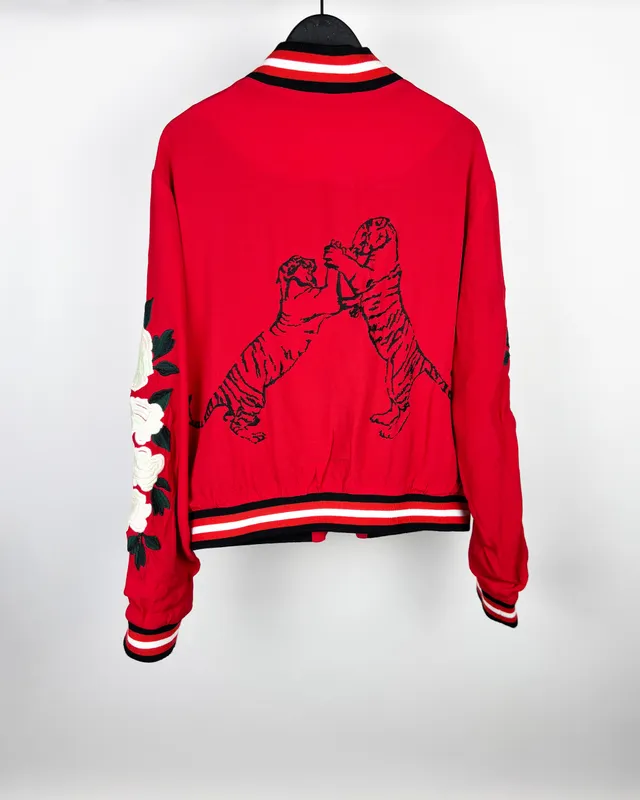 Campera roja c/bordado rapsodia