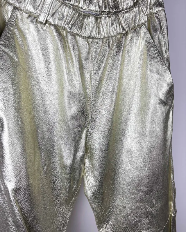 Pantalon dorado zurra