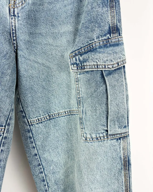 Jean cargo divided