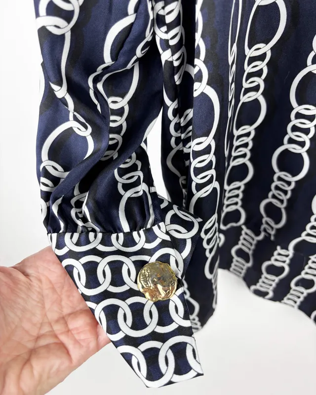 Blusa azul saten cuello volcado zara