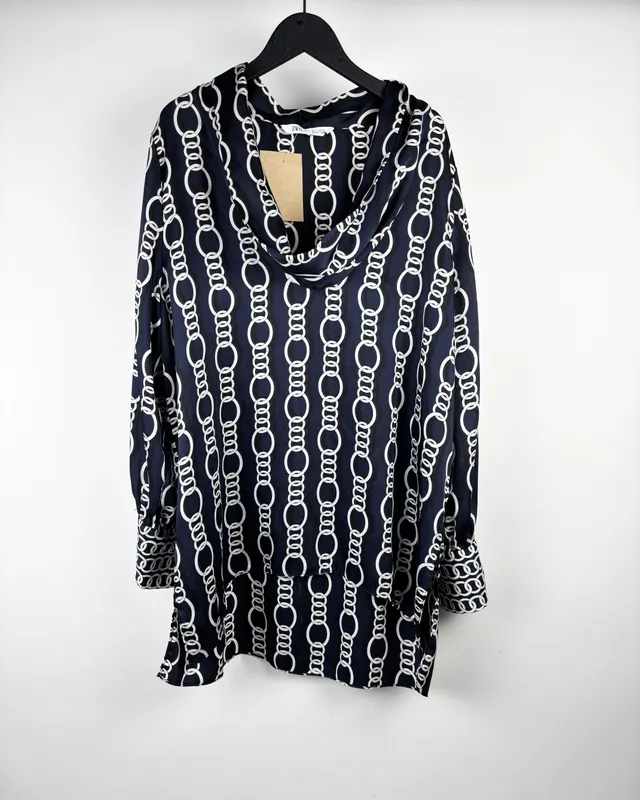 Blusa azul saten cuello volcado zara