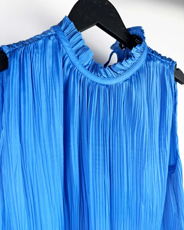 Blusa celeste plisada zara