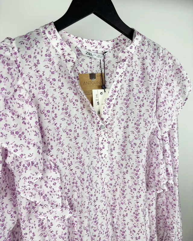 Blusa c/flores lila zara