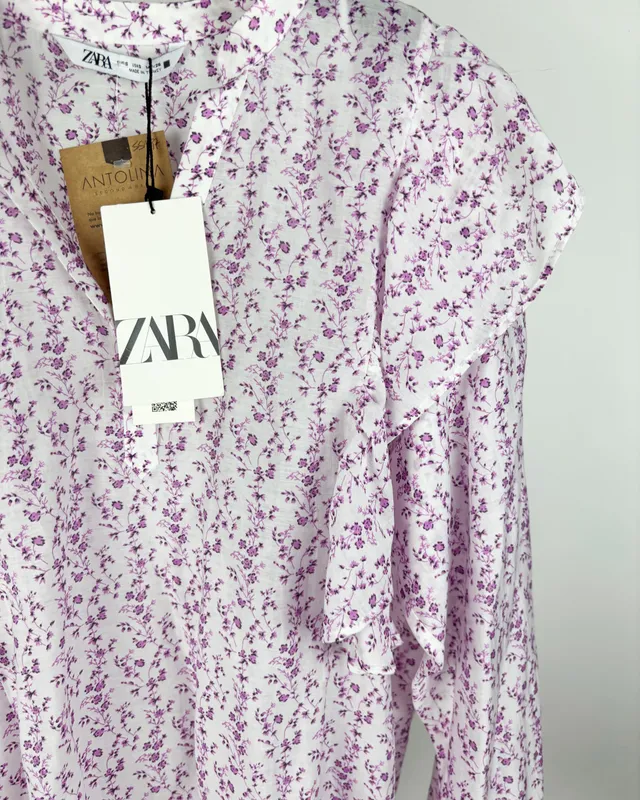 Blusa c/flores lila zara