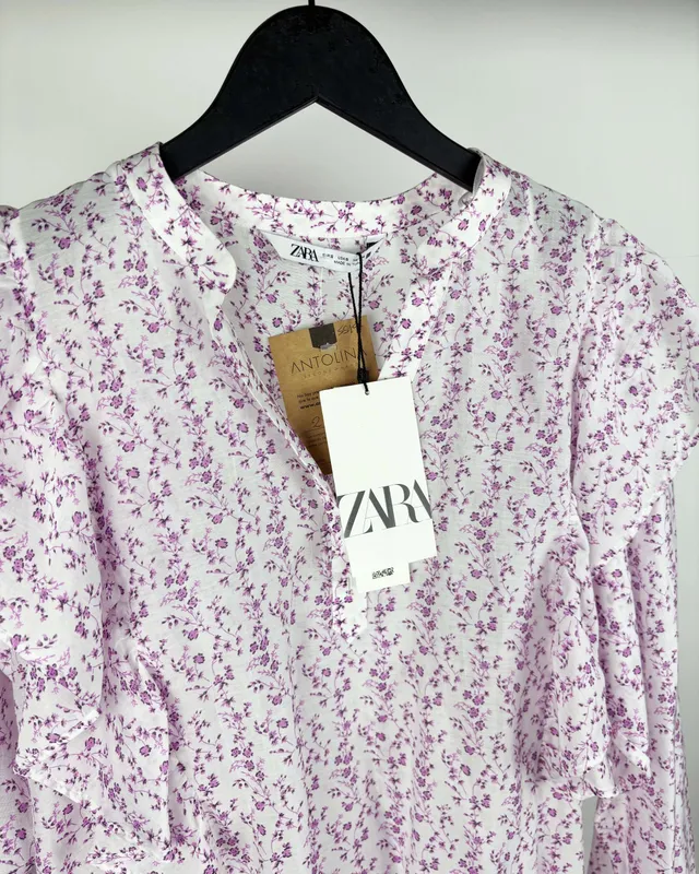 Blusa c/flores lila zara