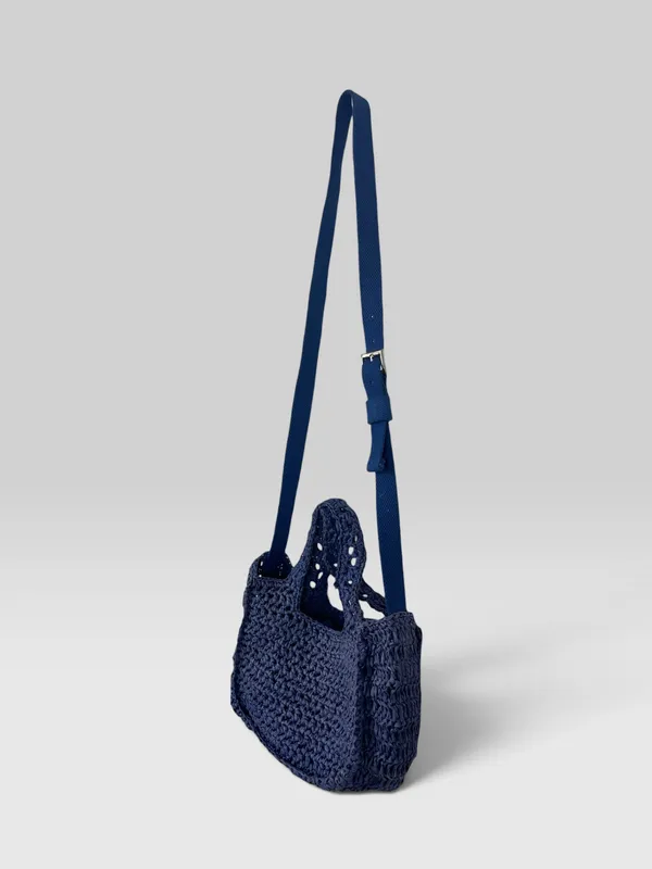 Cartera tejida en papel stradivarius