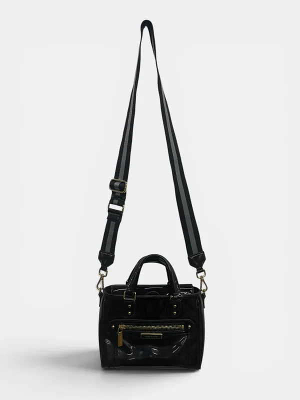 Cartera charol de mano jakie smith